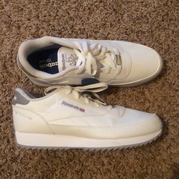 Reebok Renaissance size 9.5. - Picture 2 of 2